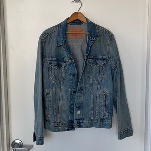 Levis Trucker Jacket, Distressed, Size M